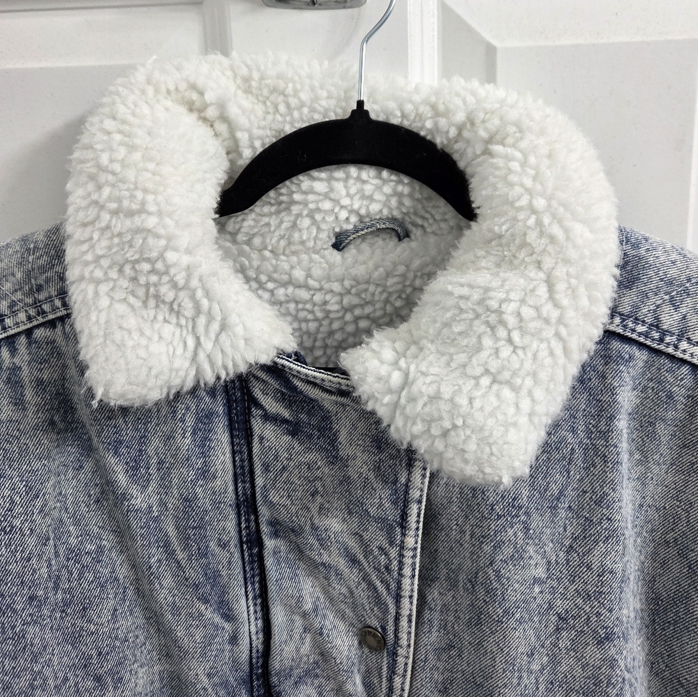 Izzi Acid Wash Jacket with Sherpa Lining - Picture 7 of 11